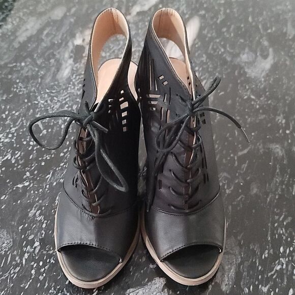 RESTRICTED OPEN-TOE LACE UP BLOCK HEEL ANKLE BOOTIES - Picture 2 of 13